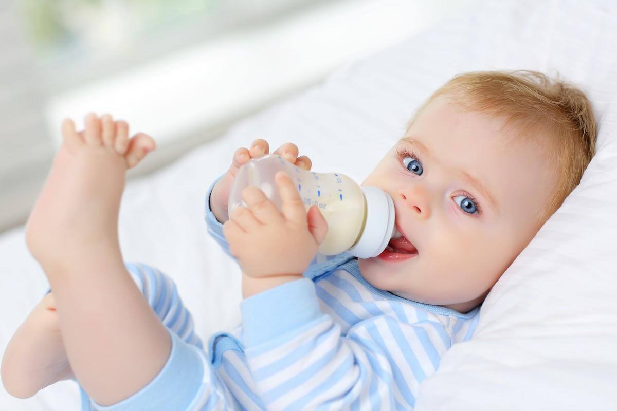 Trẻ mấy tháng uống được sữa tươi Úc?